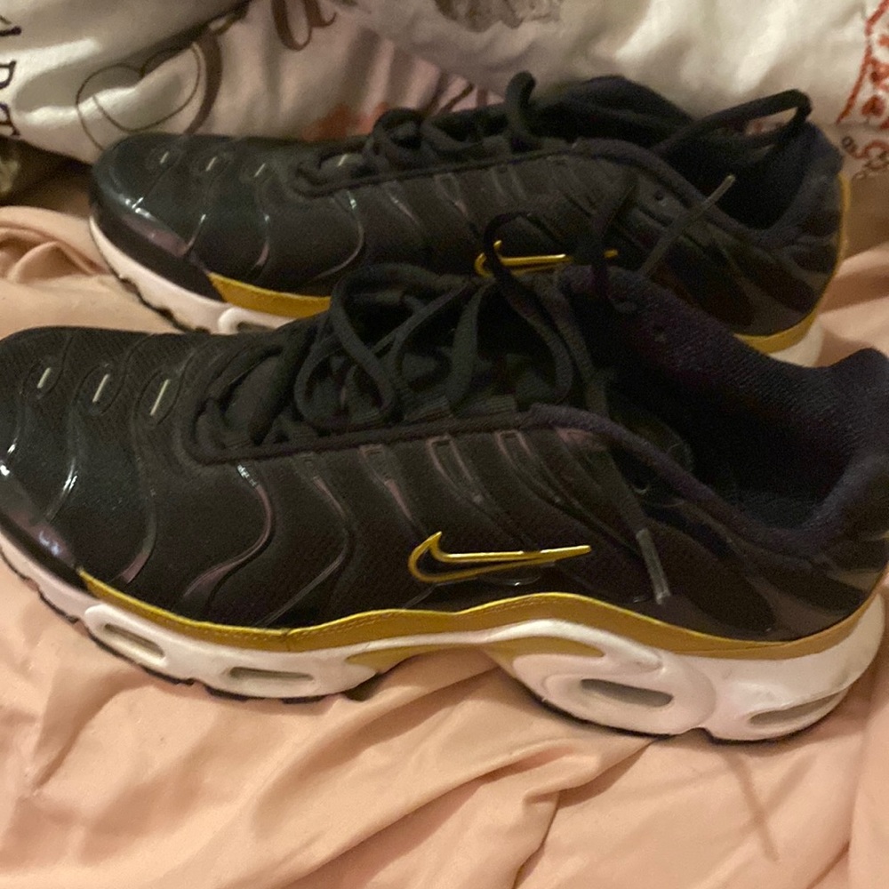 Black Nike